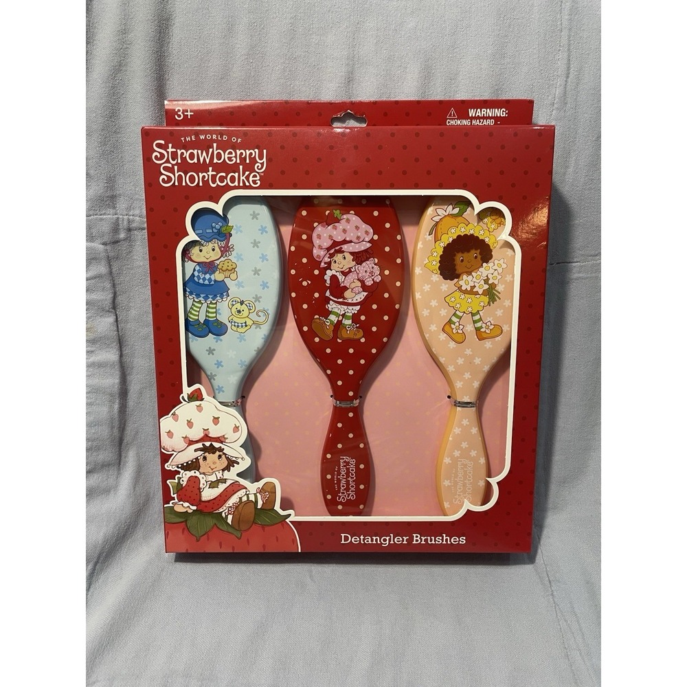 NEW The World of Strawberry Shortcake - Cute 3 Set of Detangler Hair Brushes